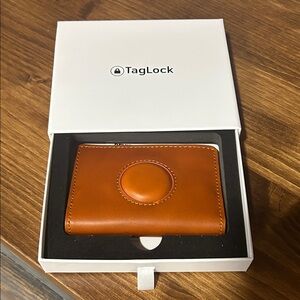 Brown genuine Leather tag lock AirTag Wallet new in box